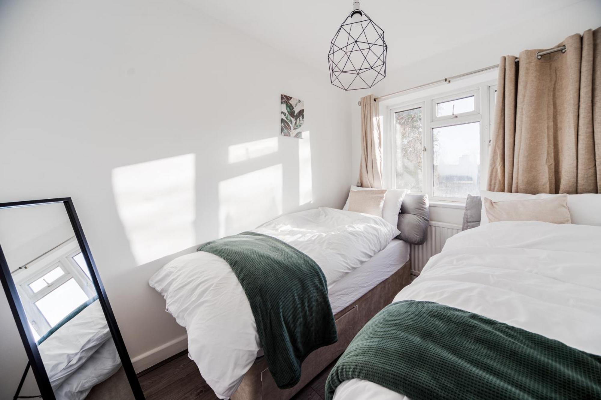 Apartment 3 Bedroom Flat In Greater London