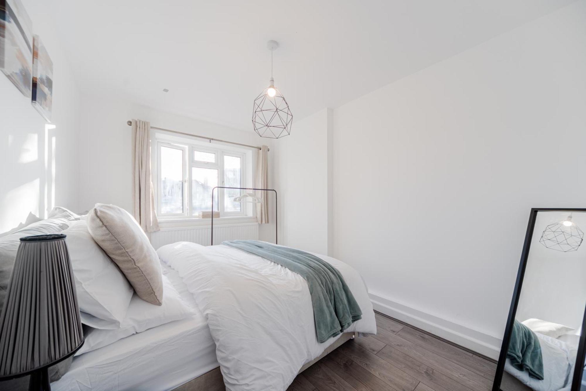 3 Bedroom Flat In Greater Apartment